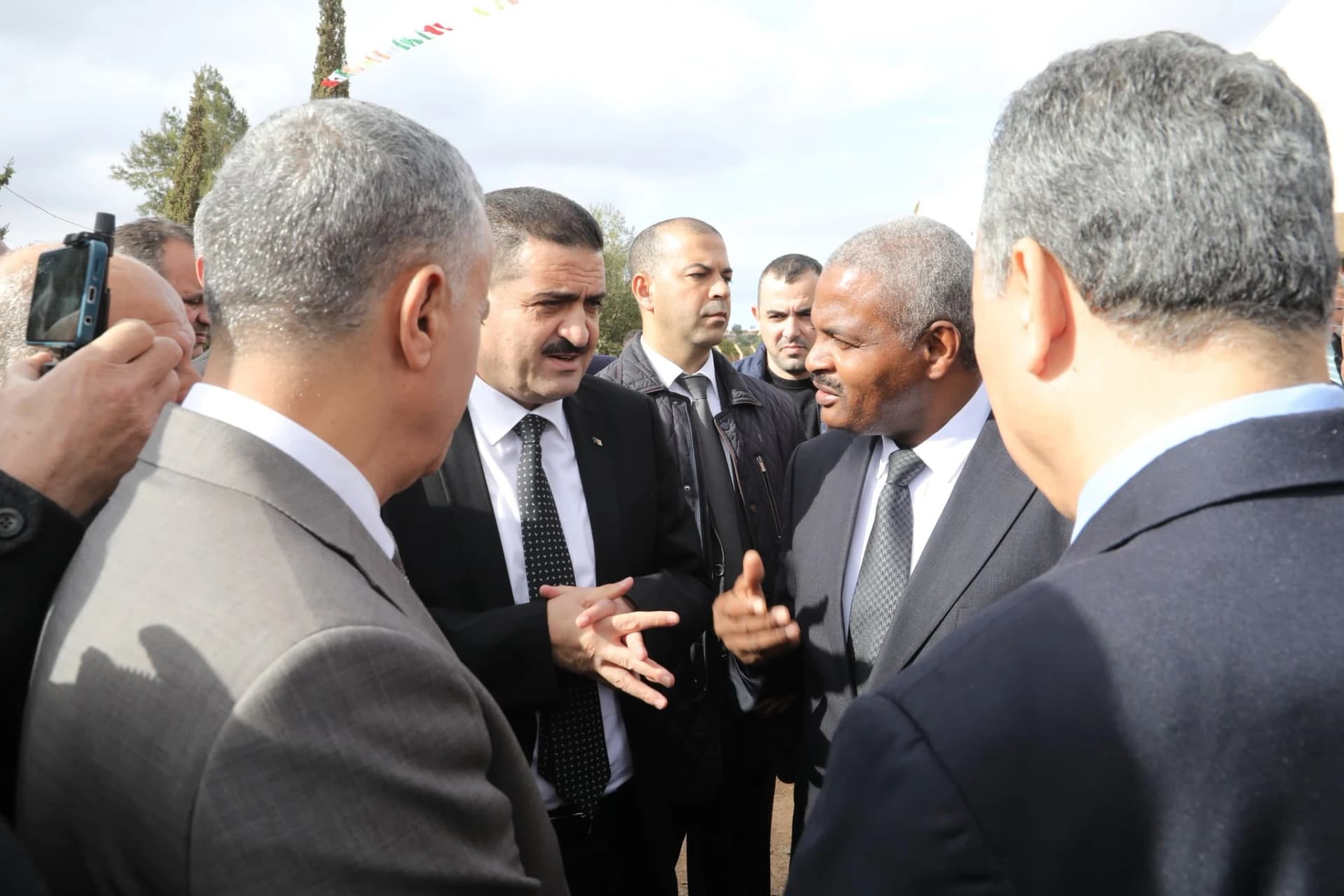 عين تموشنت : أهمية تنويع المصادر لتأمين عملية التزويد بمياه الشرب