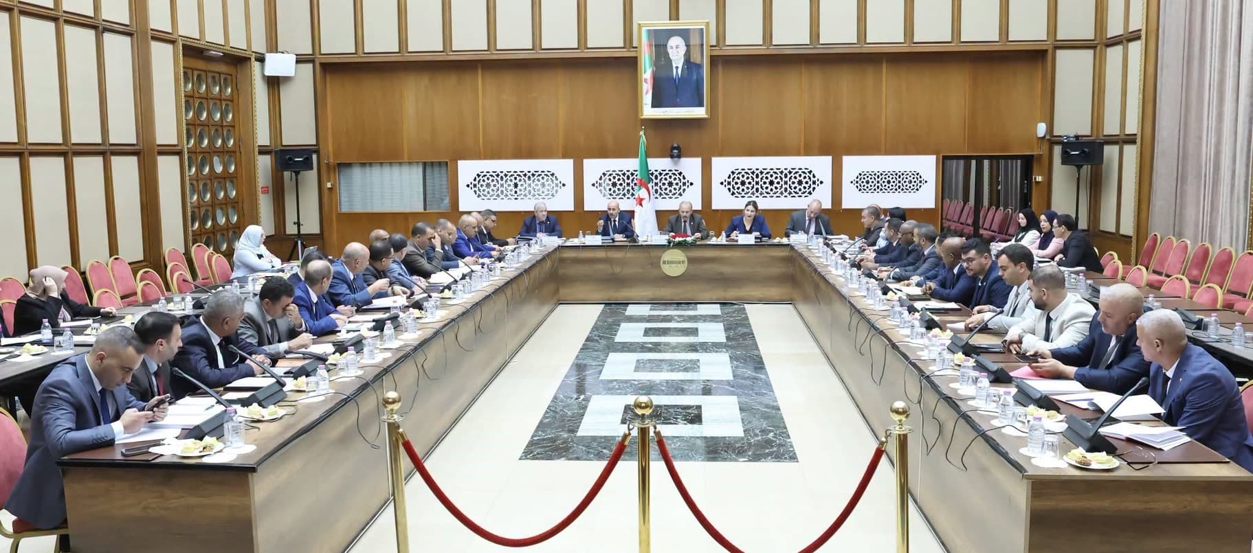  تعزيز مساهمة القطاع في الاقتصاد الوطني وتطوير الاندماج الصناعي ضمن 

