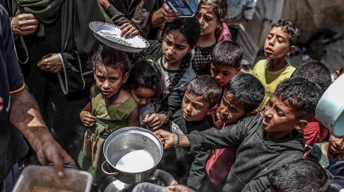 مركز حقوقي يؤكد تفشي سوء التغذية الحاد بين أطفال غزة بما يهدد حياة الآلاف منهم