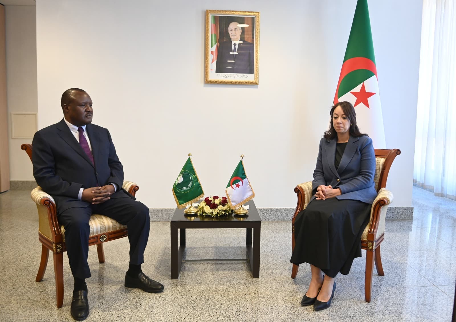  السيدة منصوري تستقبل رئيس البرلمان الإفريقي