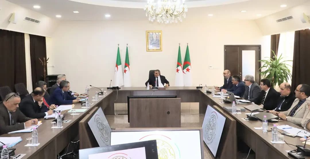 وزير الأشغال العمومية يترأس اجتماعًا تنسيقيًا حول خارطة الطريق القطاعية وبرامج المشاريع