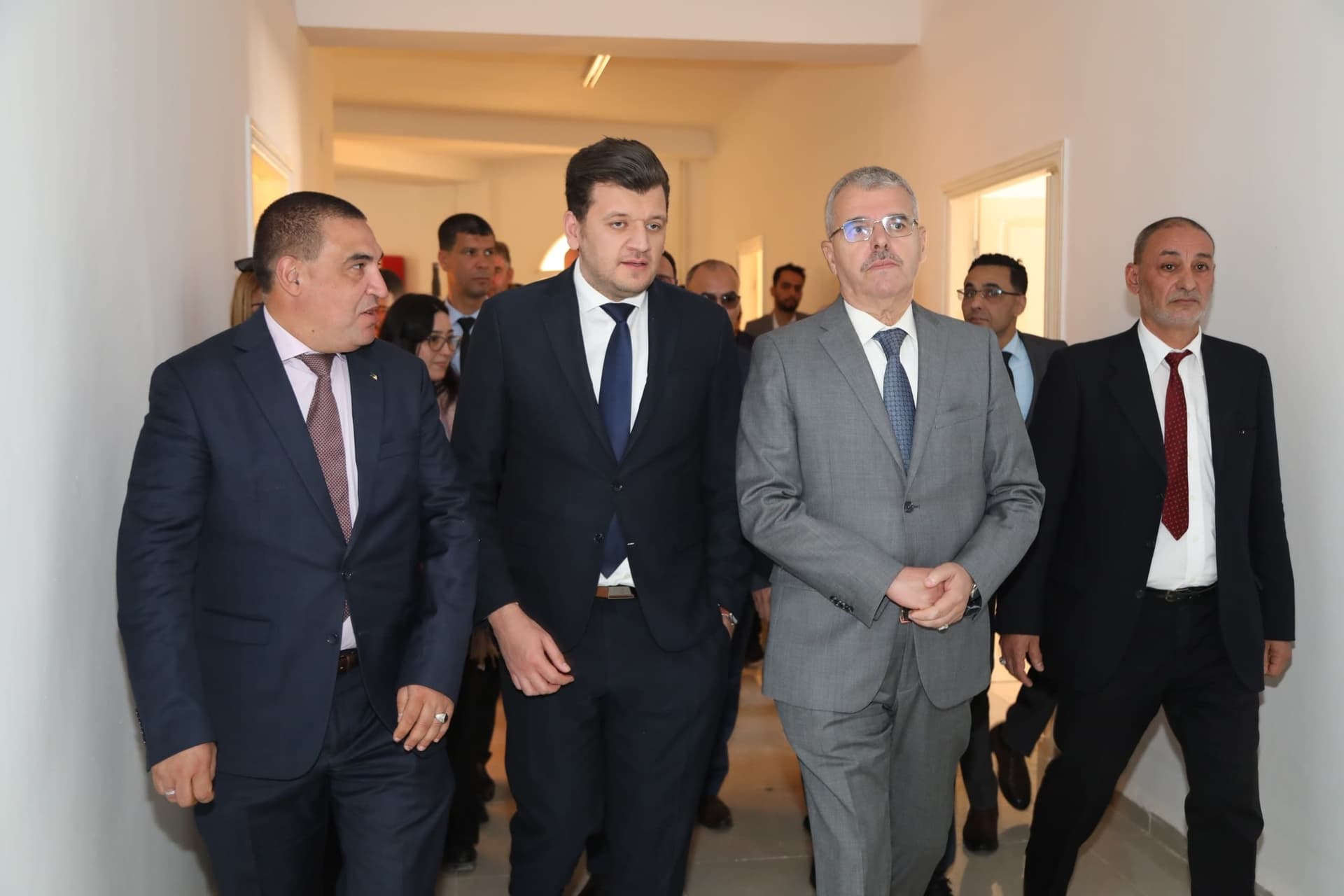  وزير الفلاحة يشرف على مراسم توقيع اتفاقية شراكة لاقتناء عتاد 