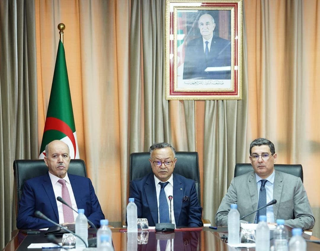 اجتماع تنسيقي لدراسة وتحسين ظروف تربص الأطباء المقيمين 