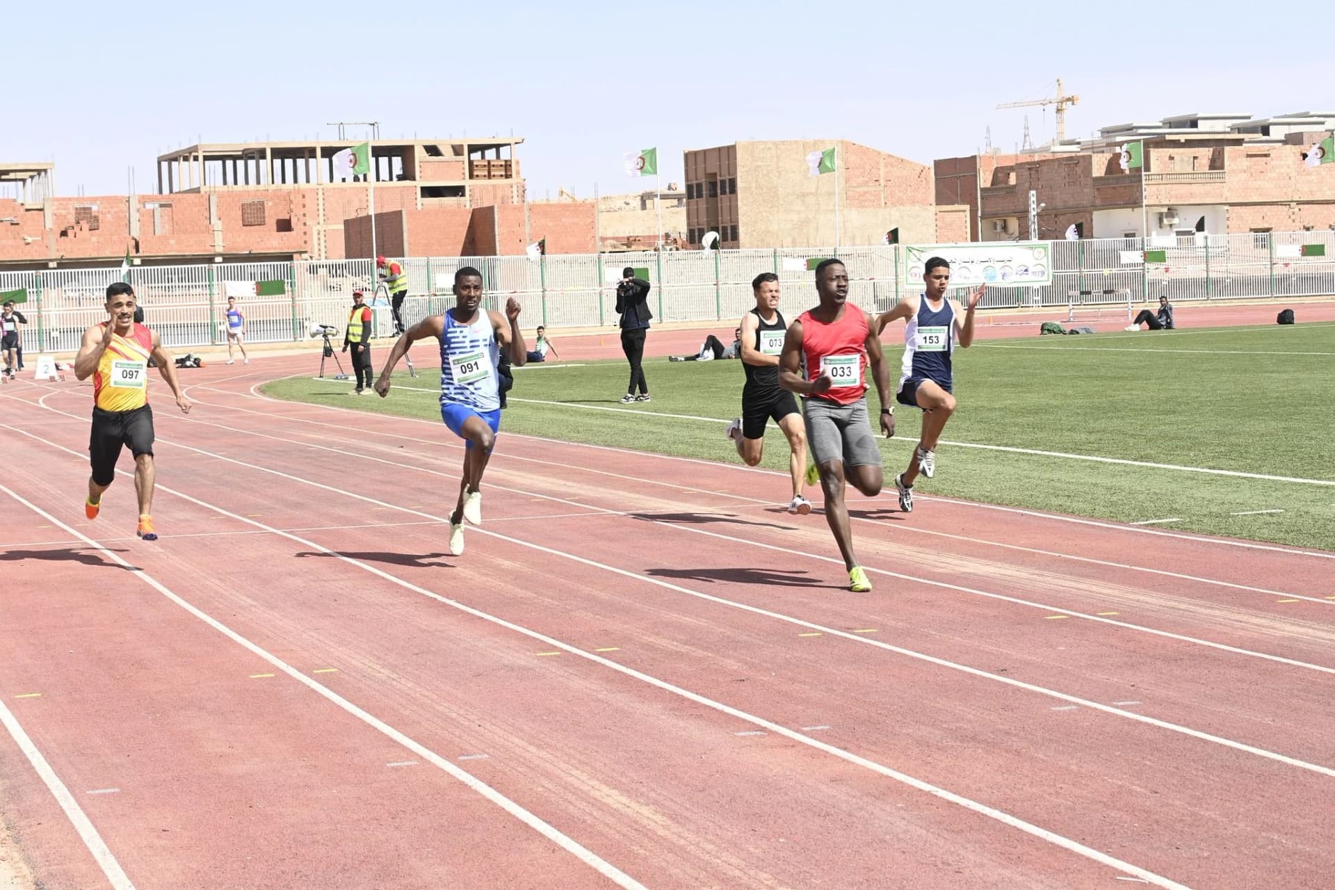 أكثر من 190 رياضيا يتنافسون ببشار