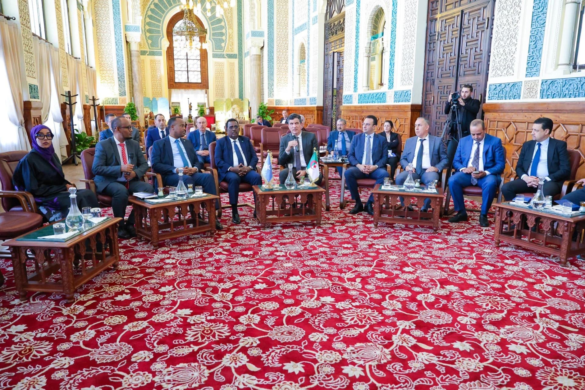 السيد رابحي يستقبل وزير الداخلية والشؤون الفيدرالية والمصالحة الصومالي