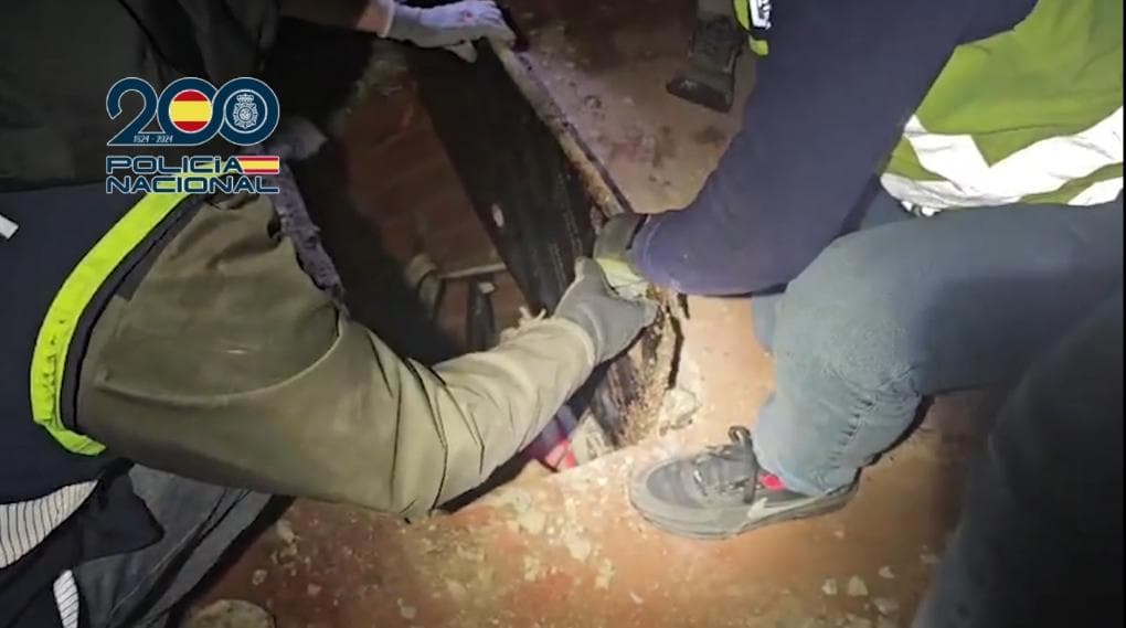  اكتشاف نفق سري لتهريب الحشيش من المغرب  