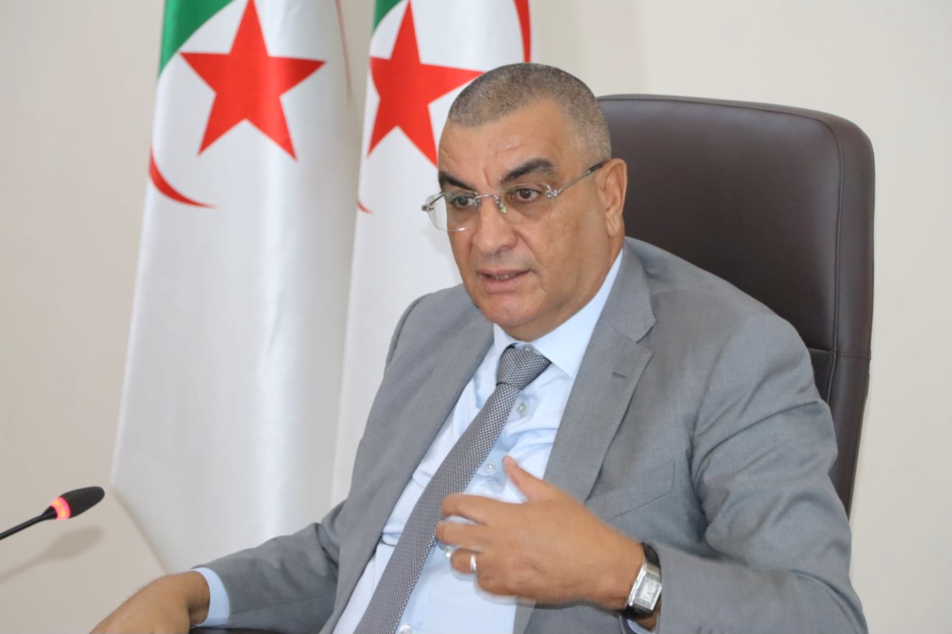 السيد جلاوي يشرف على اجتماع تقييمي لمشاريع القطاع عبر الوطن 