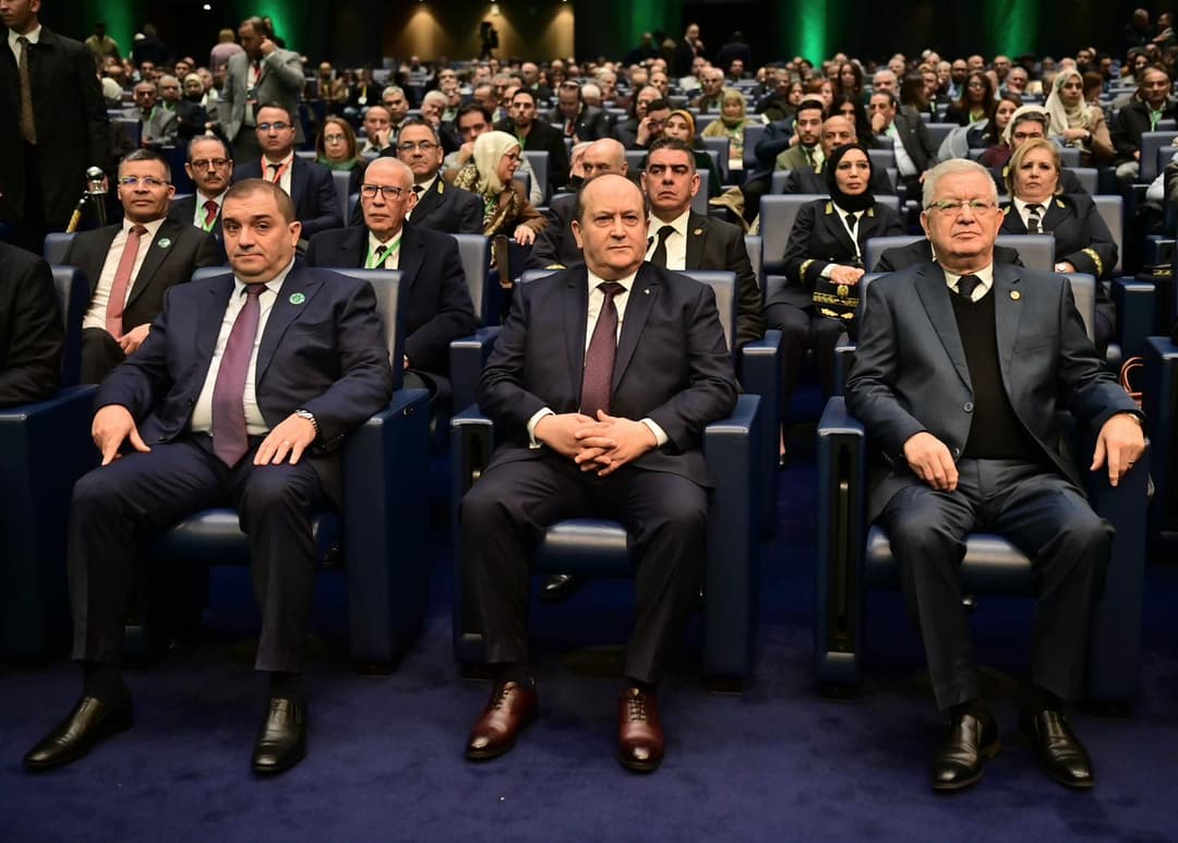 الوزير الأول يشرف على افتتاح أشغال الملتقى الوطني حول "الأمن  القانوني 
وأثره على التنمية الاقتصادية"