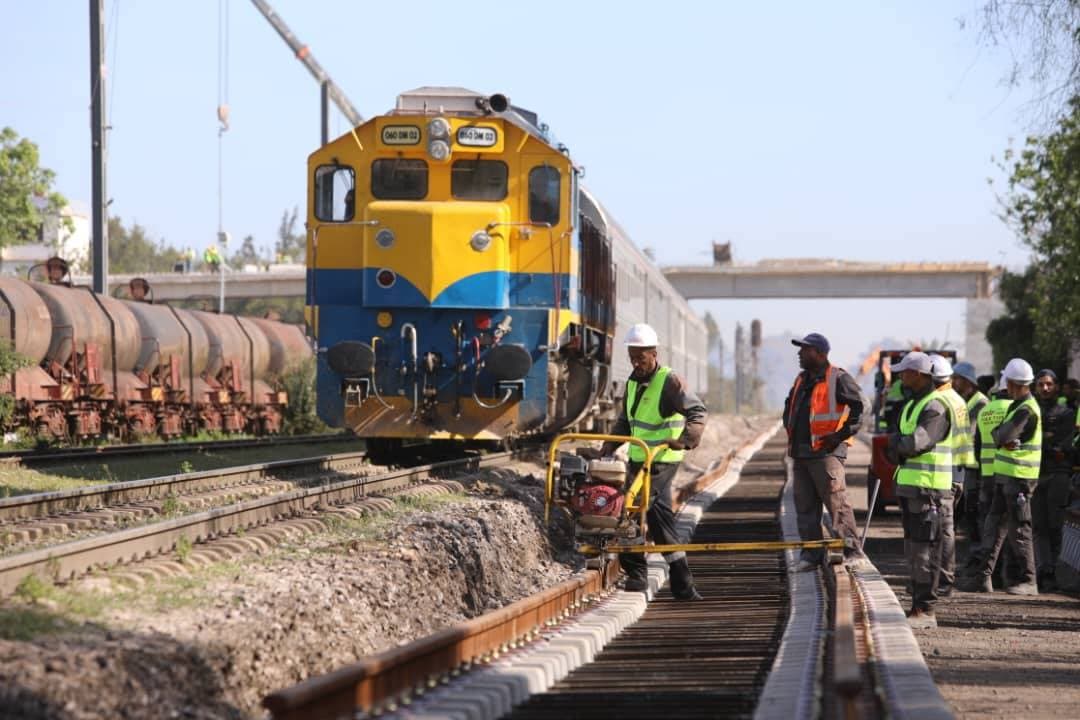 السيد جلاوي يتفقد مشروع إنجاز الخط السككي المنجمي الشرقي بعنابة والطارف