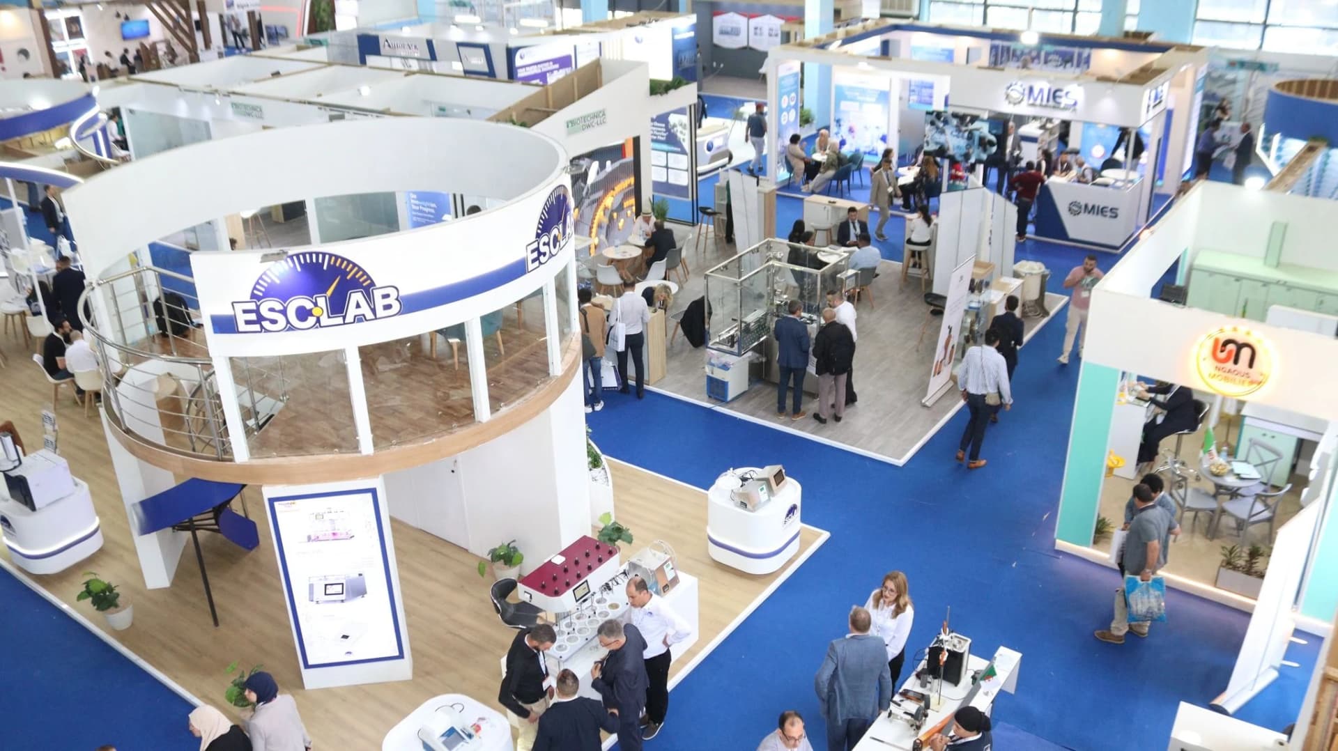 تسليط الضوء على التطور الذي حققته الصناعة الصيدلانية الوطنية