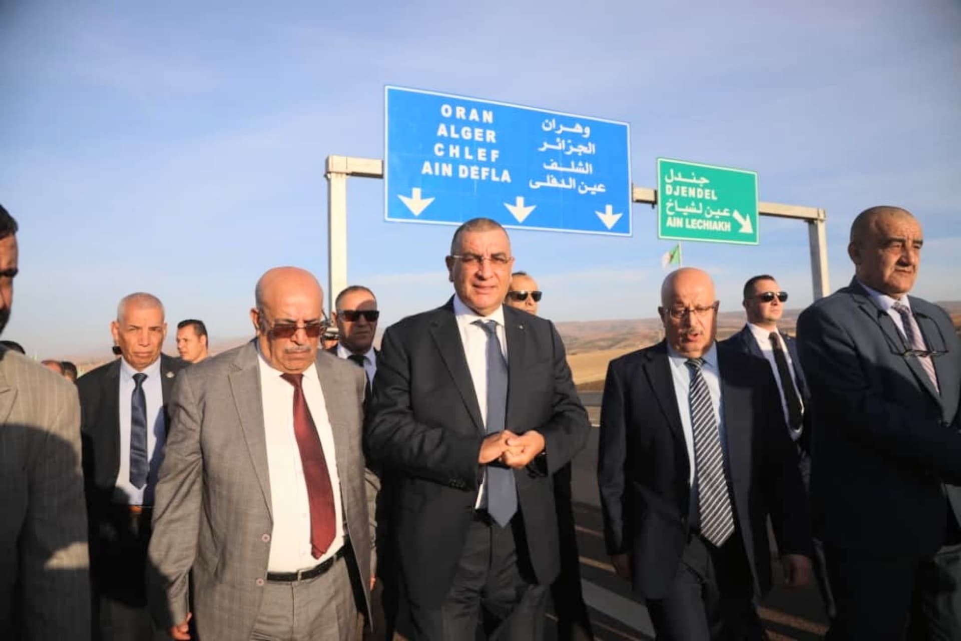 وزير الأشغال العمومية يشرف على وضع حيز الخدمة للشطر من الطريق جندل ـ حناشة