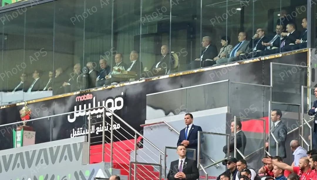 أنصار اتحاد العاصمة وشباب بلوزداد ينشطون أجواء النهائي تحت أنظار رئيس الجمهورية