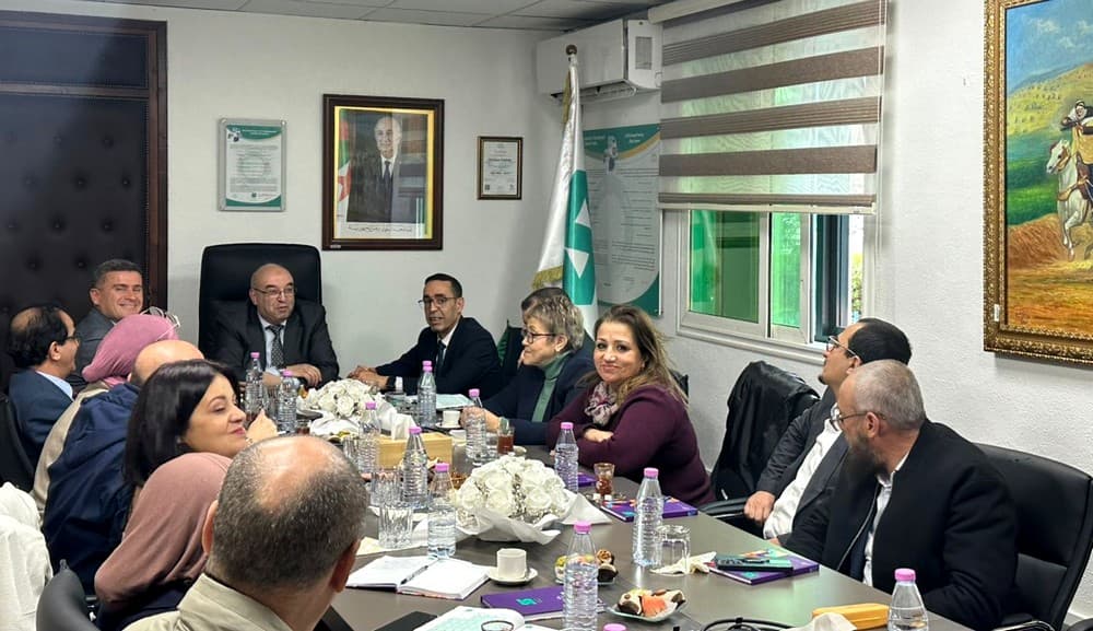 قويدري يترأس اجتماع عمل مع إطارات مجمع "صيدال" حول المشاريع الكبرى الجارية