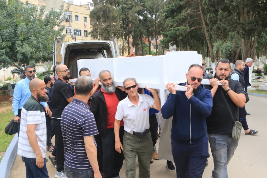تشييع جثمان الفنان الراحل عبد المجيد مسكود بمقبرة العالية بالجزائر العاصمة