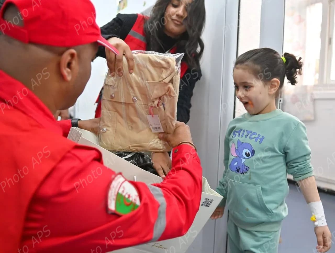  توزيع ألبسة العيد على الأطفال المرضى بمستشفى بني 