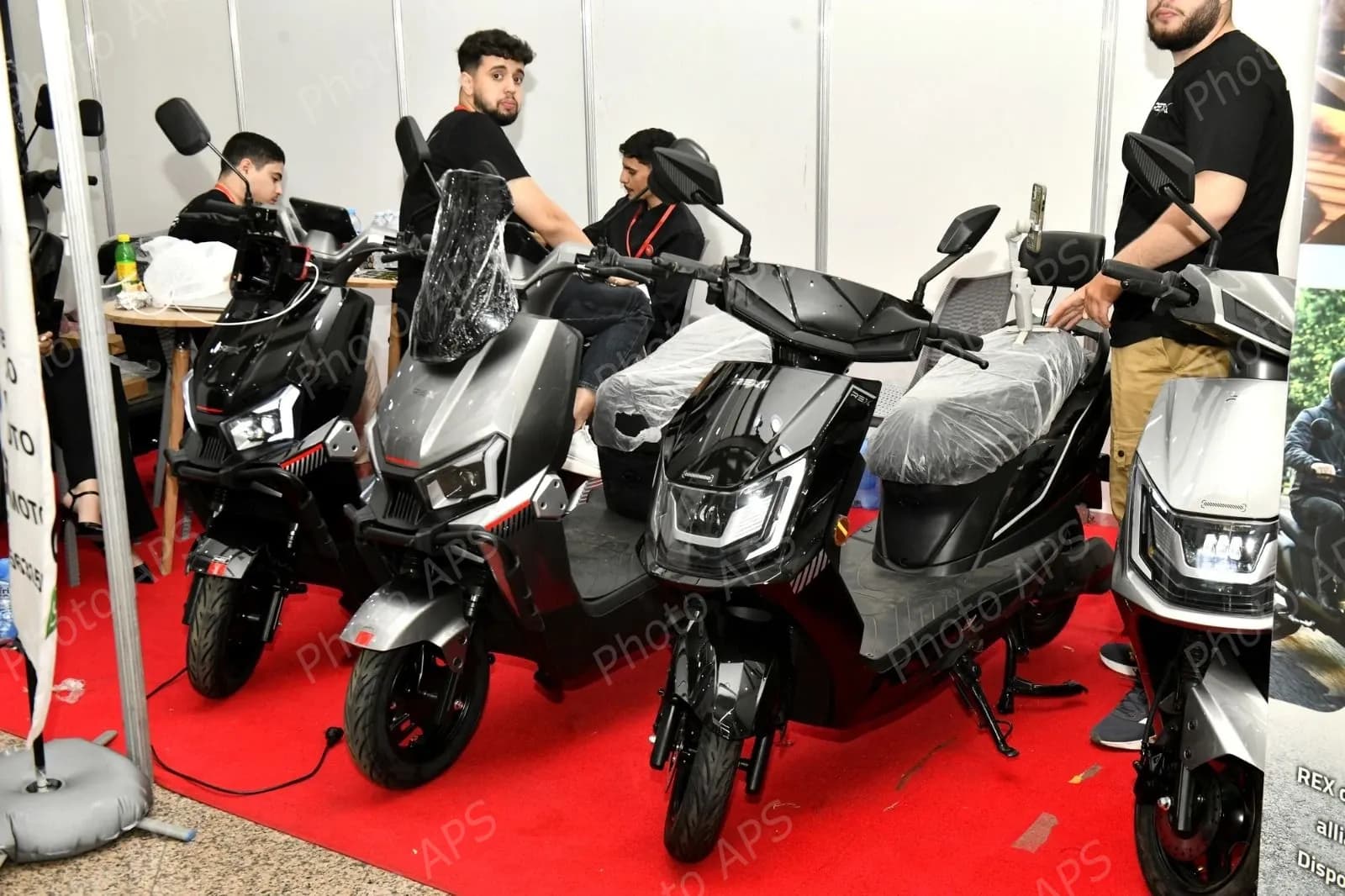 افتتاح الطبعة الثانية للصالون الوطني للدراجات النارية ومعدات السيارات بمشاركة 30 عارضا