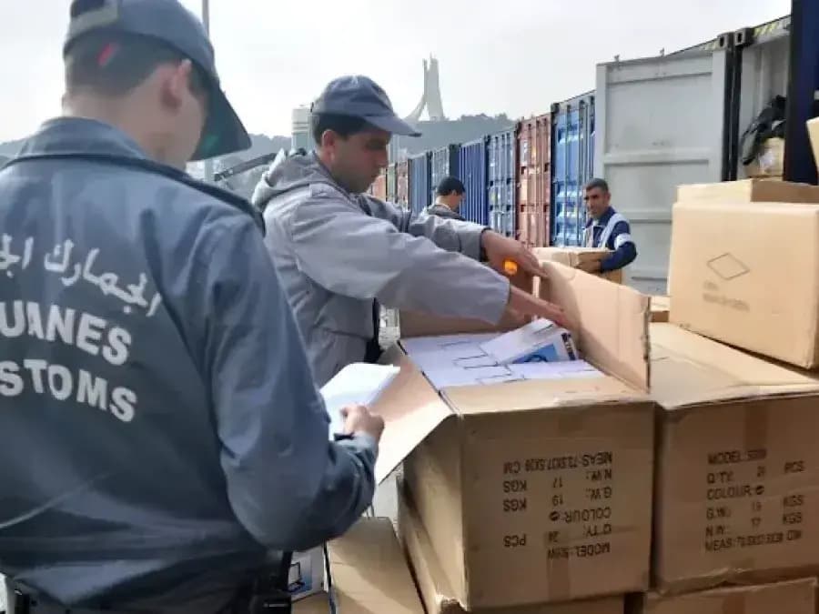 الجمارك تحجز أزيد من 385000 مادة مقلدة حتى نهاية شهر سبتمبر