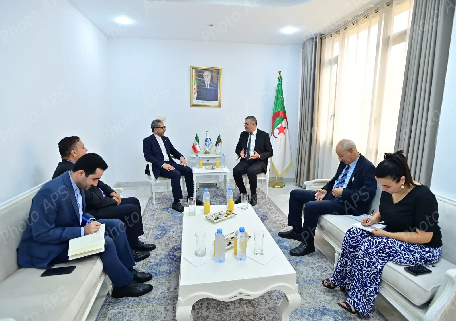 المدير العام لوكالة الأنباء الجزائرية, السيد سمير قايد, يستقبل سفير الجمهورية الإسلامية الإيرانية بالجزائر, السيد محمد رضا بابائي, الذي قام بزيارة مجاملة الى المقر المركزي للوكالة بالجزائر العاصمة.