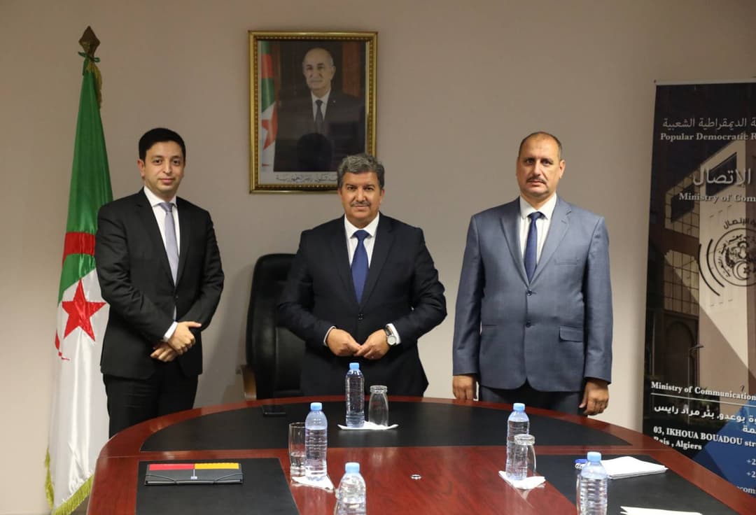 
وزير الاتصال يشرف على تنصيب رئيس ديوان جديد للوزارة
