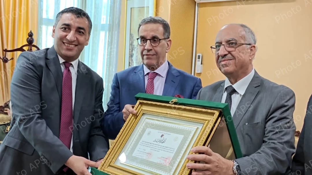 تكريم البروفيسور يونس زبيش والدكتور ياسين بومراح