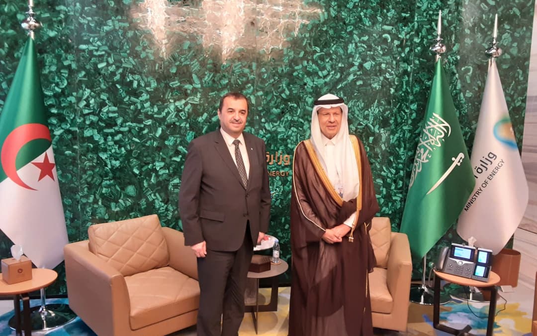 
عرقاب يتباحث بالرياض مع وزير الطاقة السعودي حول تعزيز التعاون الثنائي
