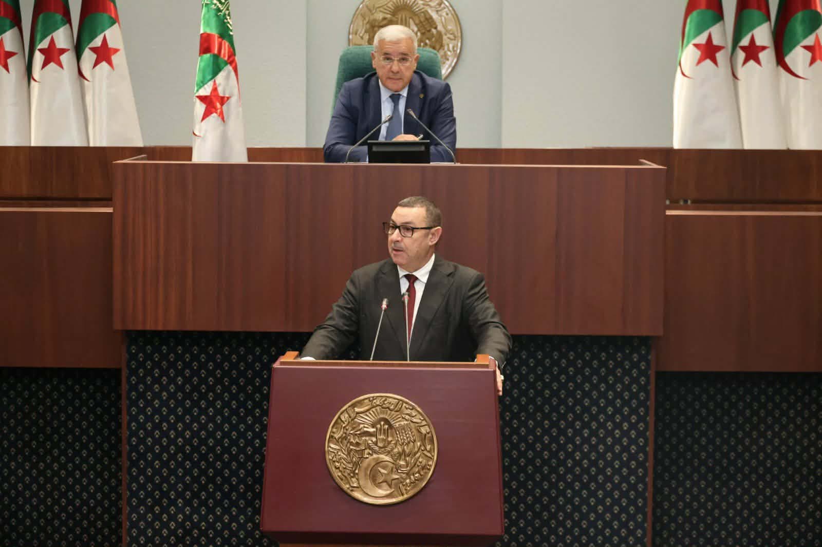 : السيد سعيود يعرض مشروع قانون الأحزاب السياسية أمام 
النواب 

