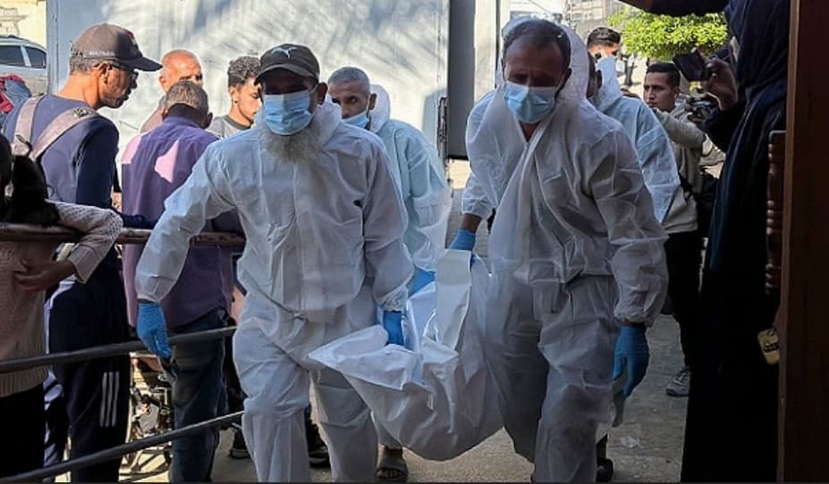 الاحتلال الصهيوني جرف جثامين شهداء وترك أخرى للتحلل في العراء 