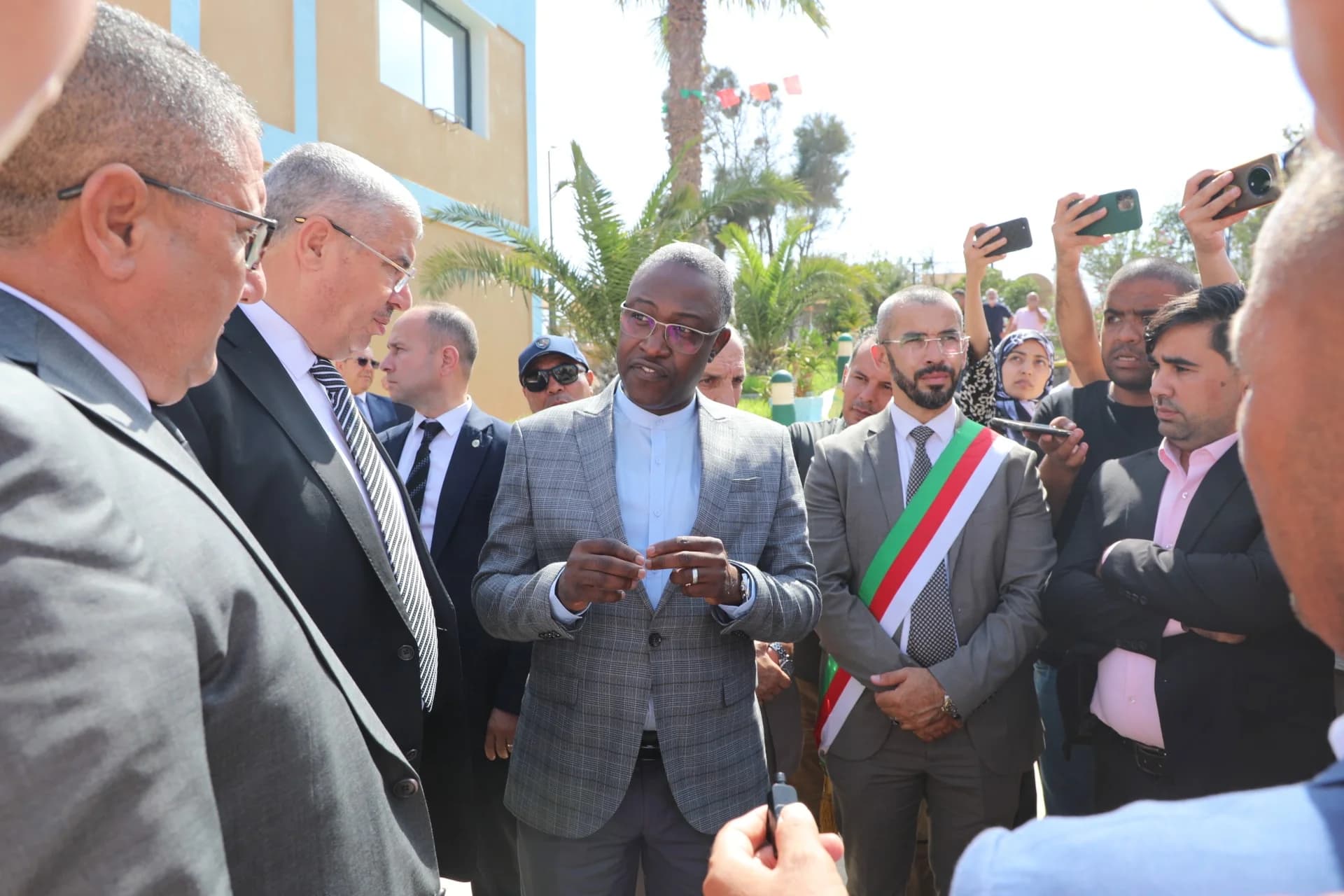 إستهل السيد "Moustafa Hidaoui مصطفى حيداوي" وزير الشباب مكلف بالمجلس الأعلى للشباب زياته إلى ولاية وهران أمسية هذا الخميس 19 جوان 2025، بالوقوف على جاهزية بعض المراكز والمنشآت التي ستحتضن هذه المخيمات، بداية ببيت الشباب المجاهدة "زيتوني مستورة" المخصص لأبناء الجالية الجزائرية المقيمة بالخارج. 