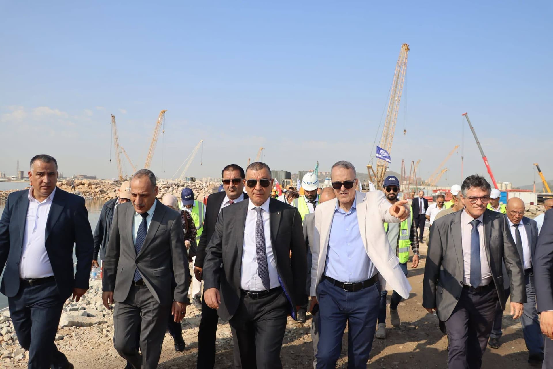السيد جلاوي يعاين وتيرة تقدم أشغال إنجاز الرصيف المنجمي لتوسعة الميناء الفوسفاتي