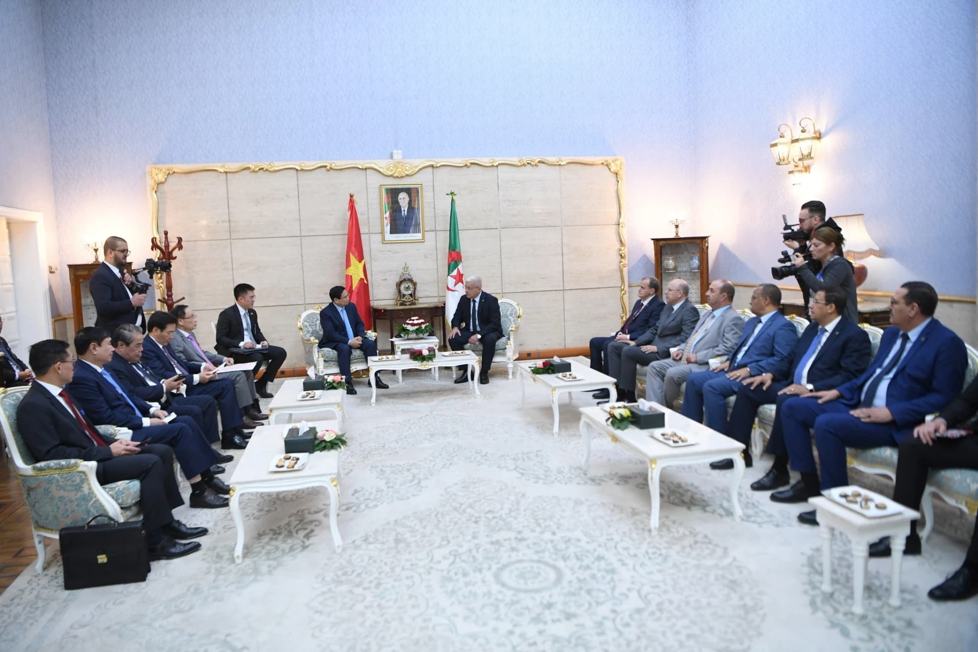 السيد بوغالي يستعرض مع رئيس الوزراء الفيتنامي سبل تعزيز التعاون بين البلدين