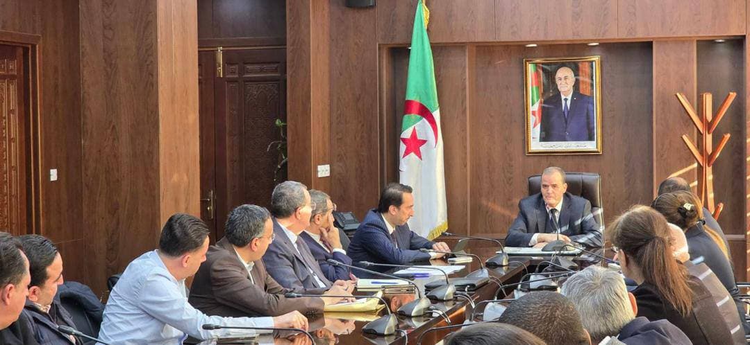 اجتماع بين السيد رزيق ومتعاملي شعبة البلاستيك لبحث سبل تنظيم الشعبة