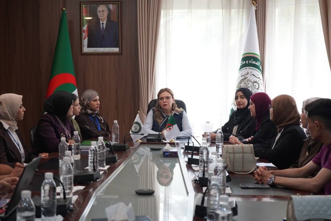طلبة من المدرسة الوطنية العليا للمناجمنت في زيارة إلى مقر السلطة العليا للشفافية والوقاية من الفساد ومكافحته 