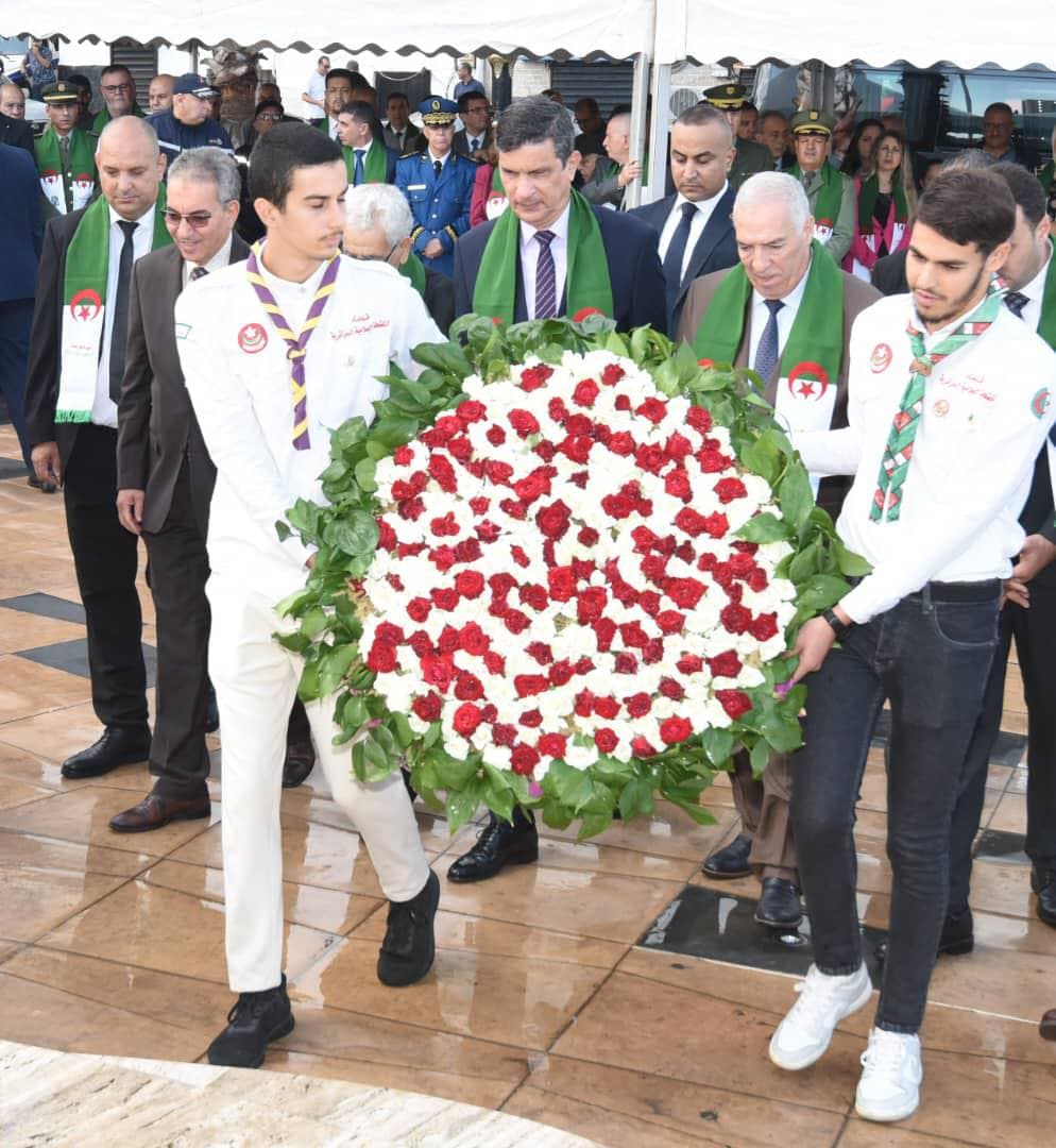 وزير المجاهدين يشرف على مراسم رفع العلم الوطني بالجزائر العاصمة