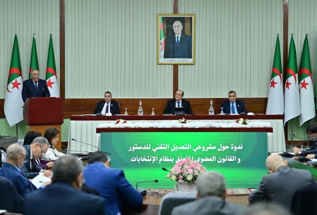 مدير ديوان رئاسة الجمهورية يترأس ندوة لمناقشة مشروعي التعديل التقني للدستور وقانون الانتخابات