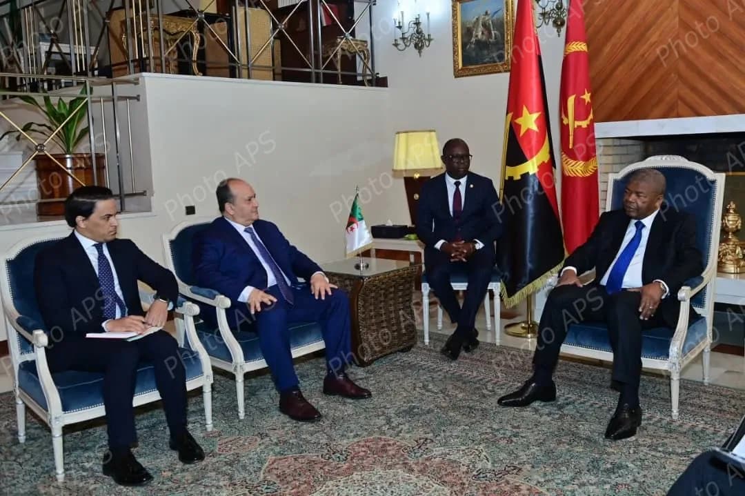 رئيس جمهورية أنغولا يستقبل الوزير الأول 
