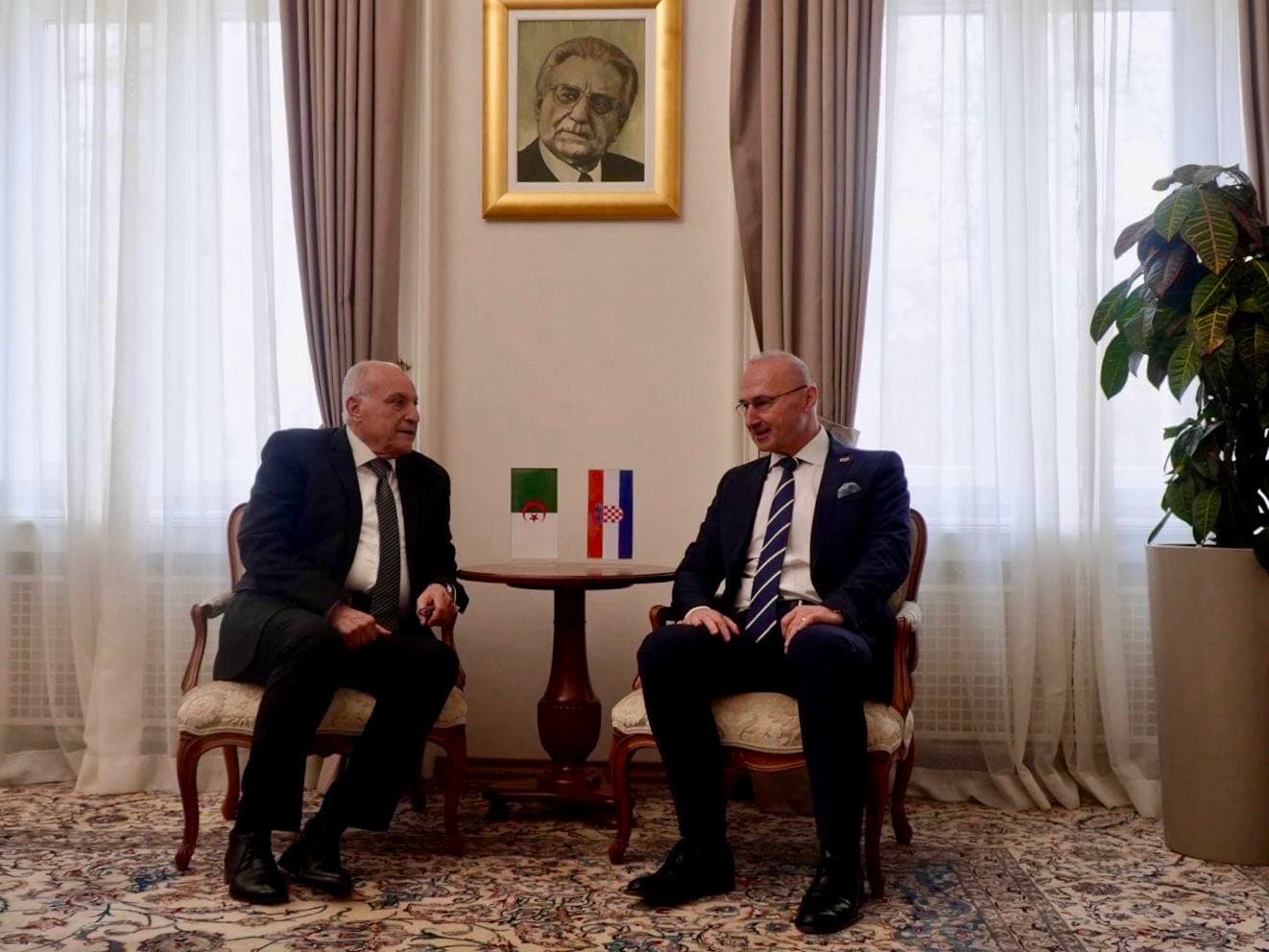 عطاف يجري بزغرب محادثات مع وزير الشؤون الخارجية والأوروبية الكرواتي