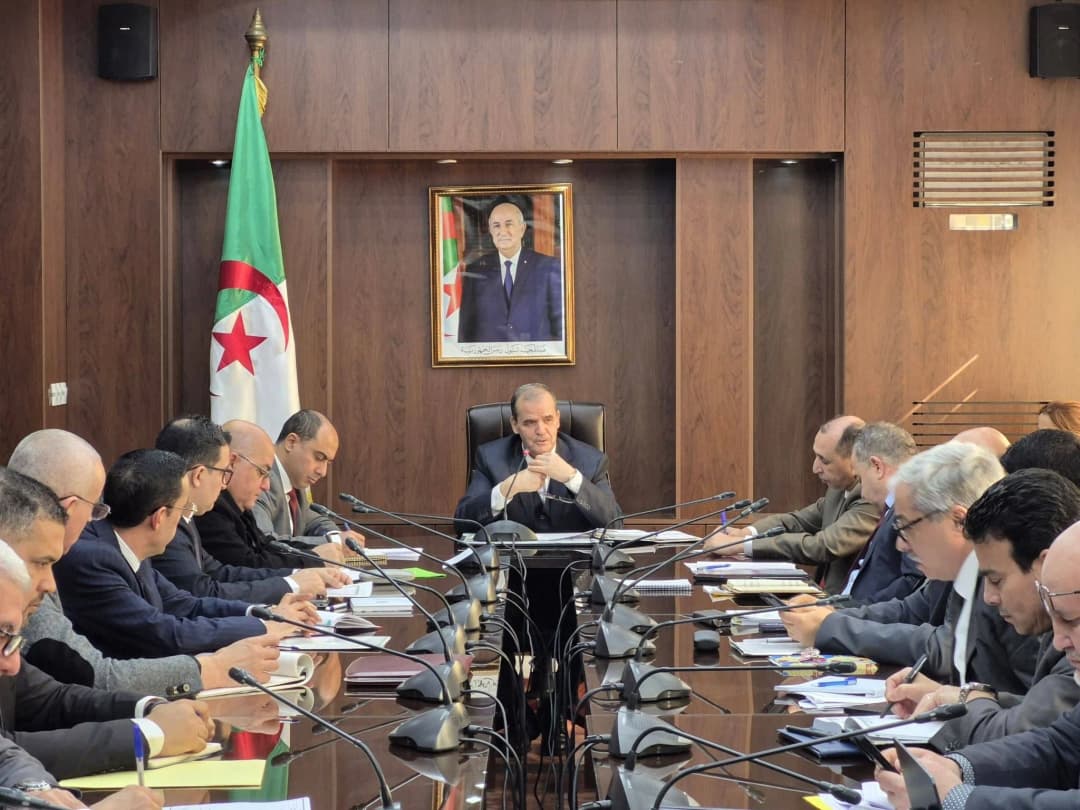  إبراز أهمية إنشاء بطاقية رقمية للخدمات والمنتجات المصنعة في الجزائر