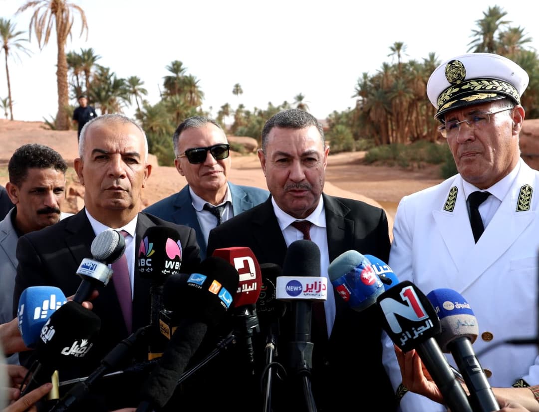 السيد سعيود يؤكد من النعامة على أهمية المتابعة الصارمة لاستكمال برامج التحسين الحضري في آجالها