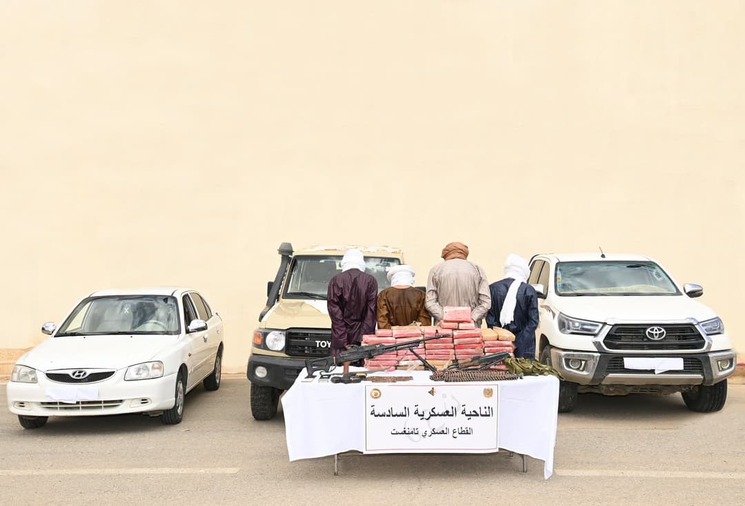 القضاء على مهرب وتوقيف 4 مسلحين آخرين بتامنغست  