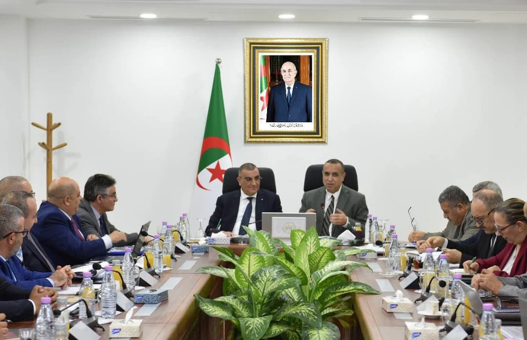 طاقة/أشغال عمومية: اجتماع تنسيقي حول عدد من مشاريع المنشآت القاعدية الكبرى الجارية وطنيا 
