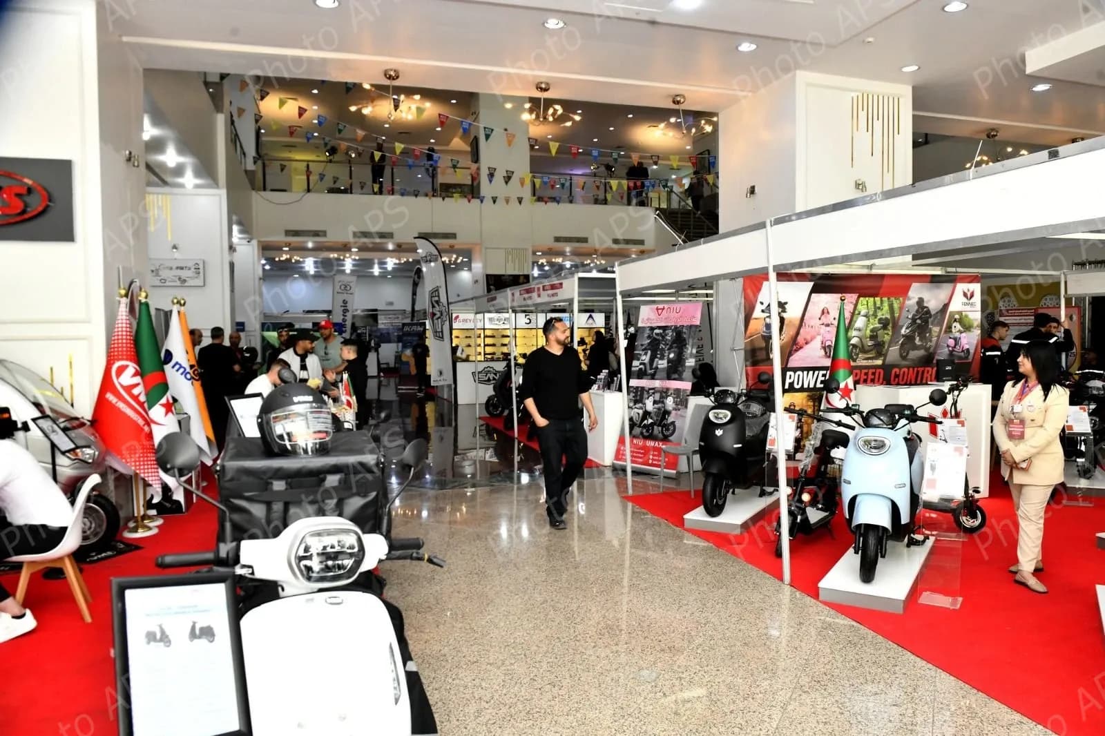 افتتاح الطبعة الثانية للصالون الوطني للدراجات النارية ومعدات السيارات بمشاركة 30 عارضا