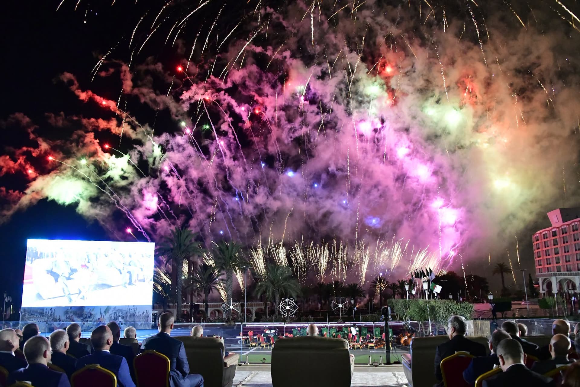  رئيس الجمهورية يترأس حفل استقبال بالنادي 