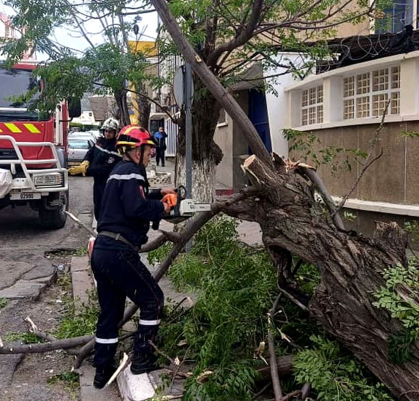 هبوب رياح قوية بعدة ولايات