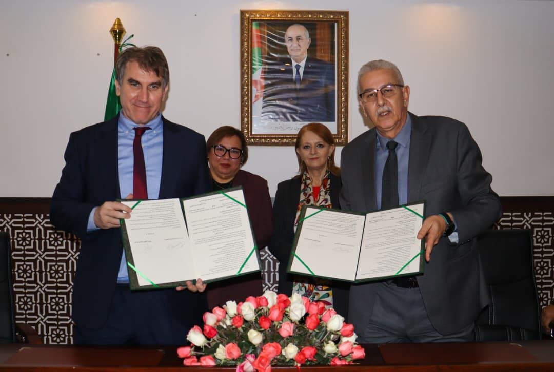 
برتوكول تعاون بين وزارتي السياحة والتكوين والتعليم المهنيين لتكوين المرشدين السياحيين غير المعتمدين
