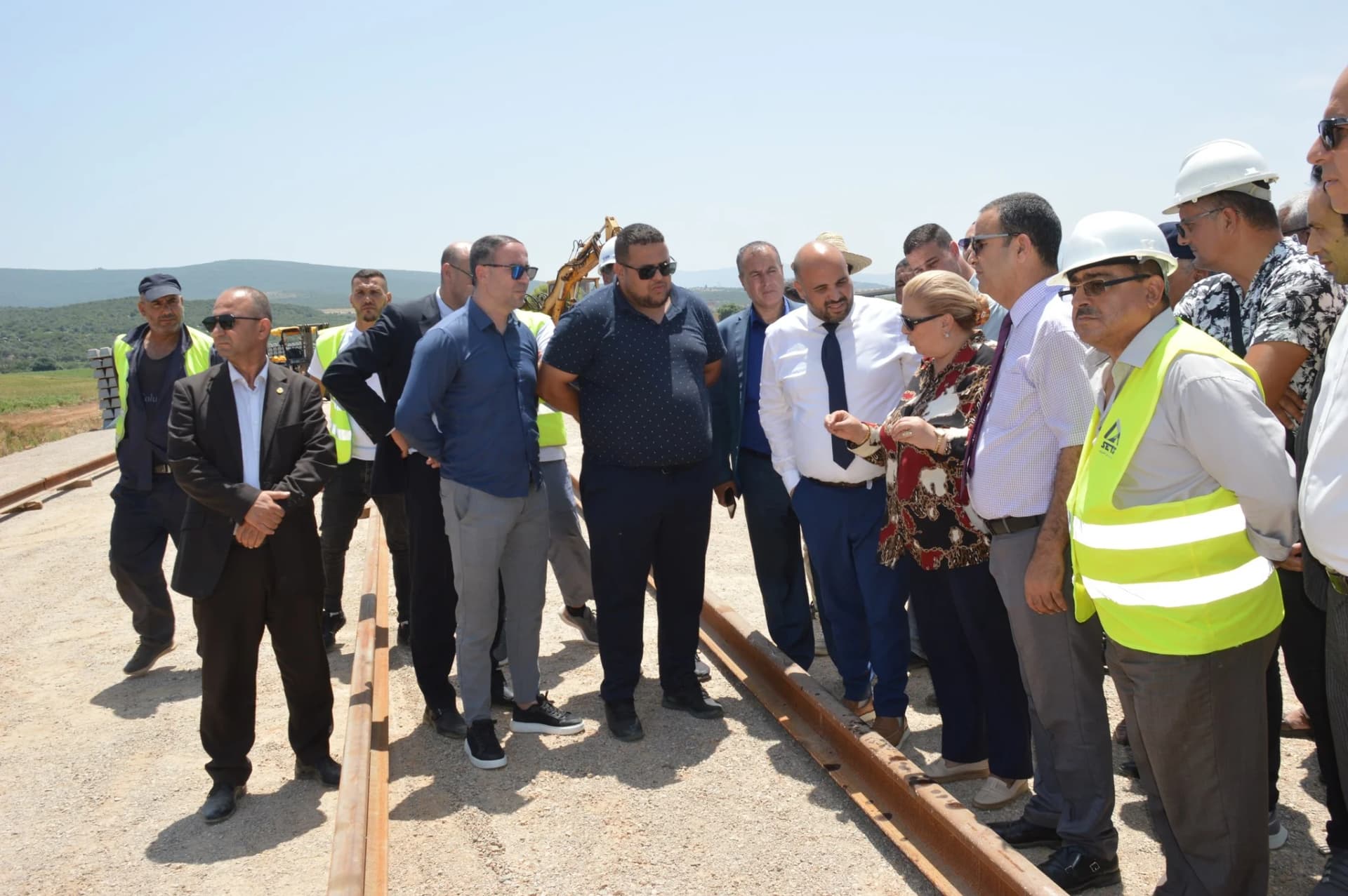 #خرجة_ميدانية...  #مشروع_ازدواجية_تصحيح_وعصرنة_خط_السكة الحديدية المنجمي_للشرق عنابة- بوشقوف- تبسة - جبل العنق- بلاد الحدبة محل متابعة ميدانية من طرف السيدة الوالي...🚧