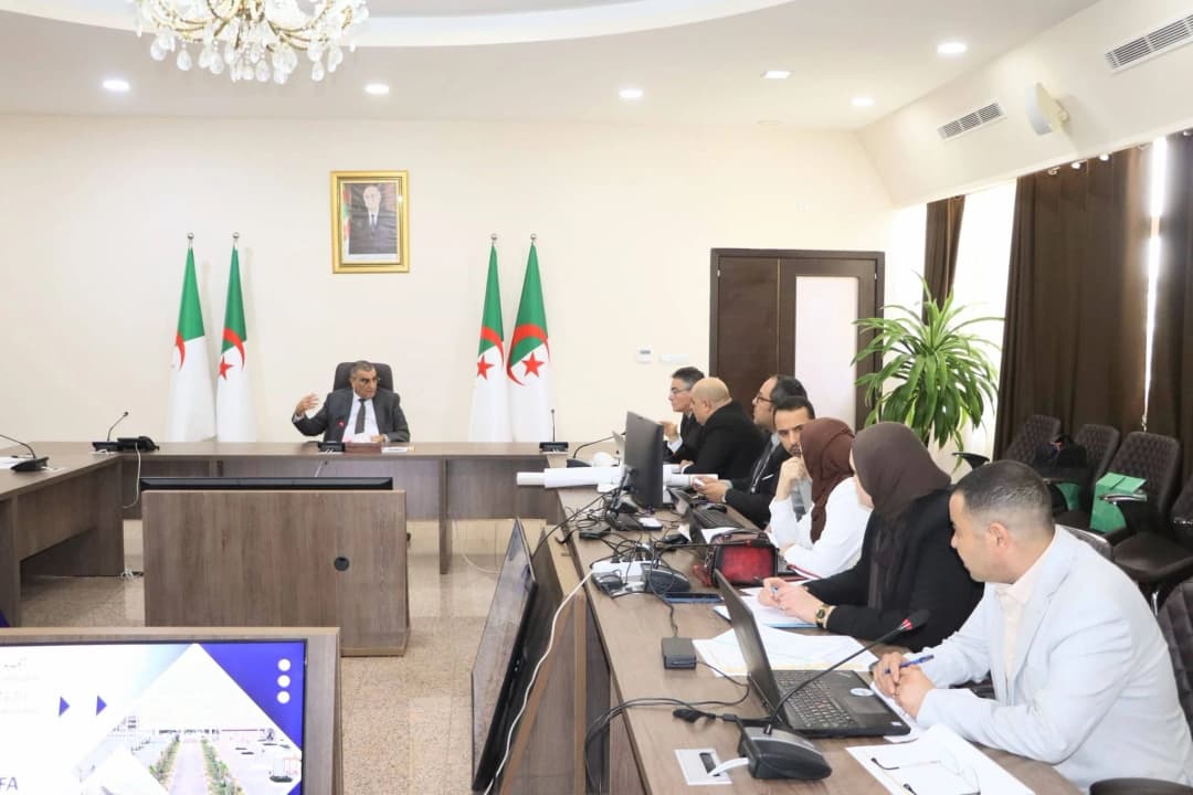 وزير الأشغال العمومية يترأس اجتماعا تنسيقيا لمتابعة مشاريع السكك الحديدية