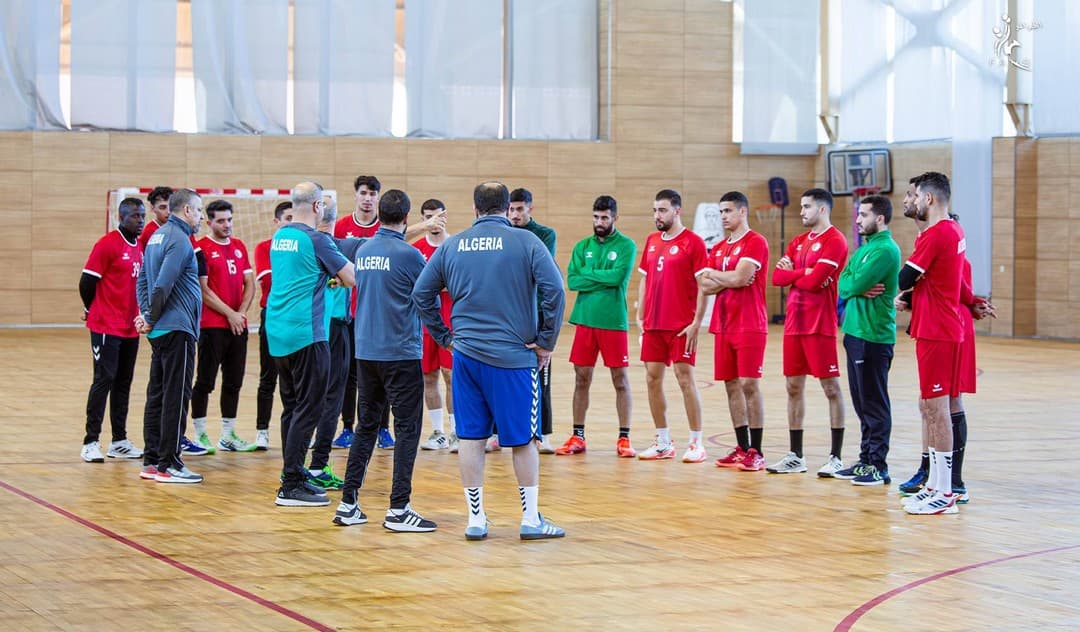 المنتخب الوطني يختتم تربصه بالجزائر العاصمة