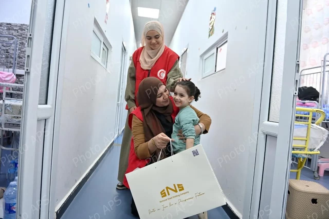  توزيع ألبسة العيد على الأطفال المرضى بمستشفى بني 