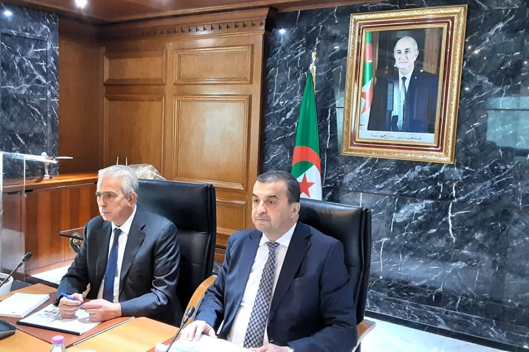 اجتماع تنسيقي لمتابعة تقدم مشروع الفوسفات المدمج بشرق البلاد