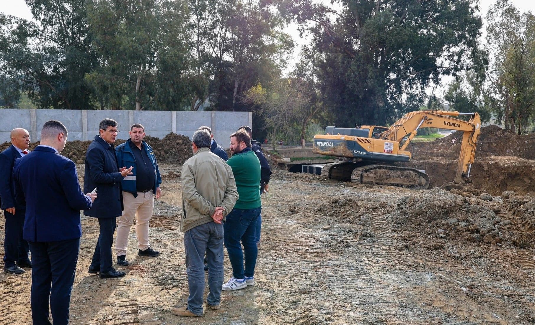 رابحي يتفقد أشغال الشطر الثاني لمشروع الطريق السريع بين مركب "محمد بوضياف" وبلدية خرايسية